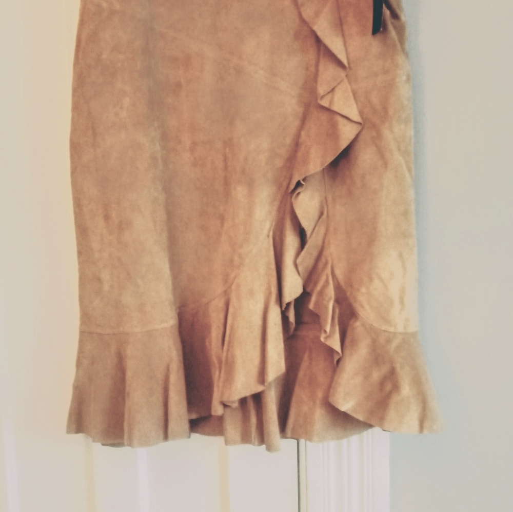 Skirt in Suede